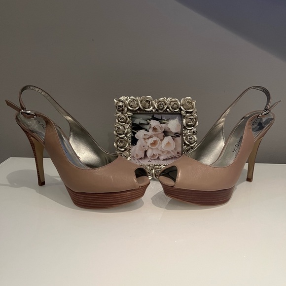 Heels - Picture 2 of 10